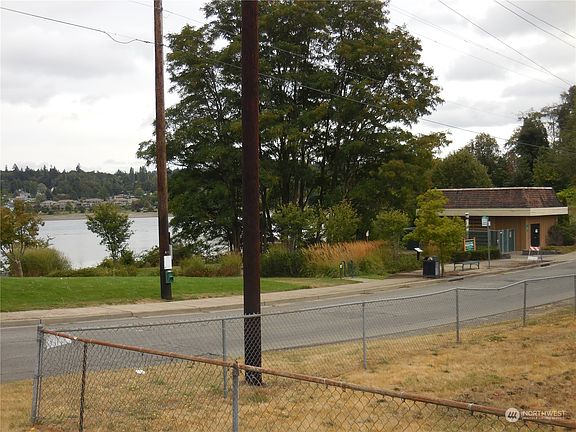 3rd image of 1738 Bloomington Avenue