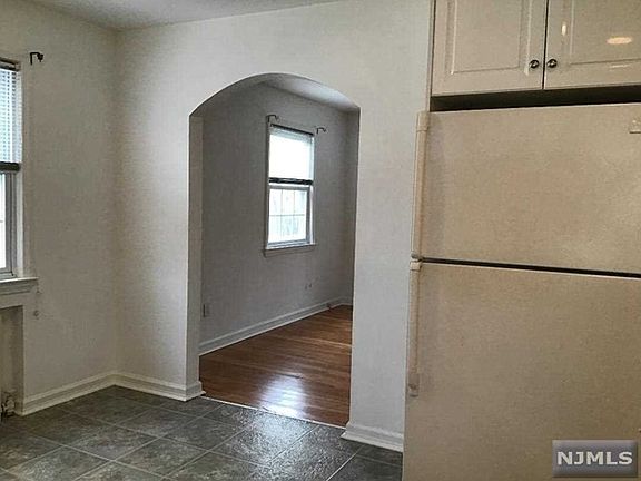 4th image of 104 Madison Ave #A