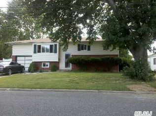 26 W 17th St, Deer Park, NY 11729