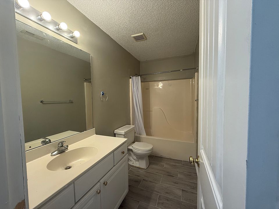 1st image of 3235 Silver Spur Ct