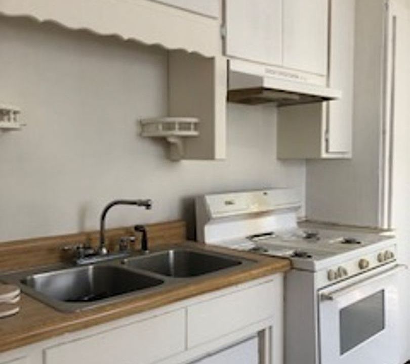 2nd image of 3911 Birnie Ave