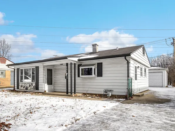 231 E Wayne Pl, Wheeling, IL 60090