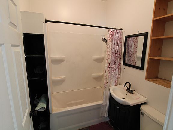 4th image of 602 Sheridan St