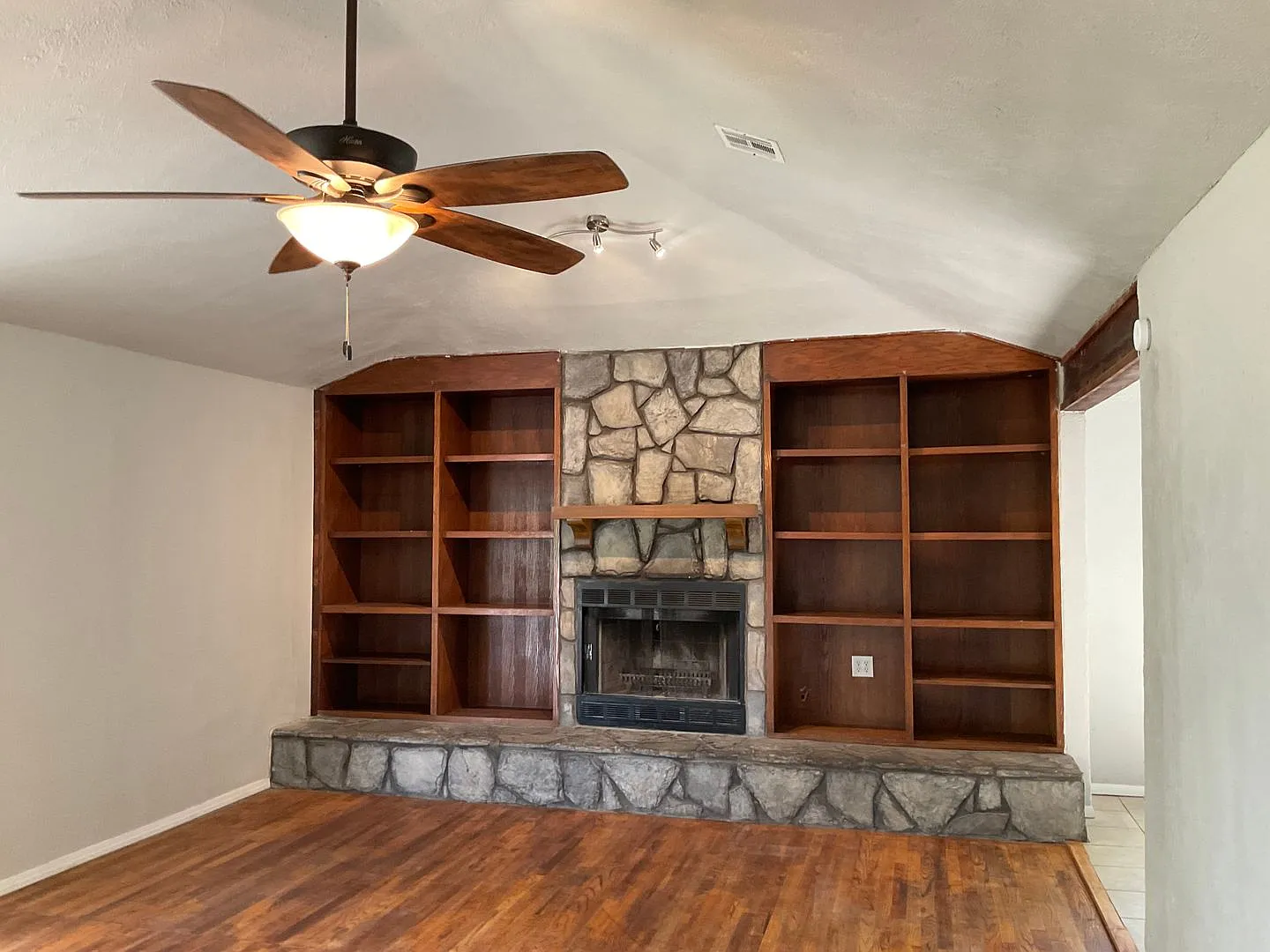 2 Bed 1 Bath Newly Remodeled Home in Del City — Photo 2