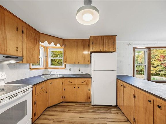 4th image of 160 Falmouth Road