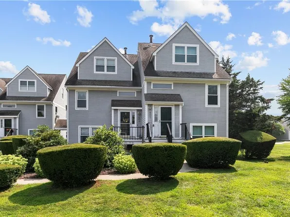 604 Fairway Dr, Middletown, RI 02842