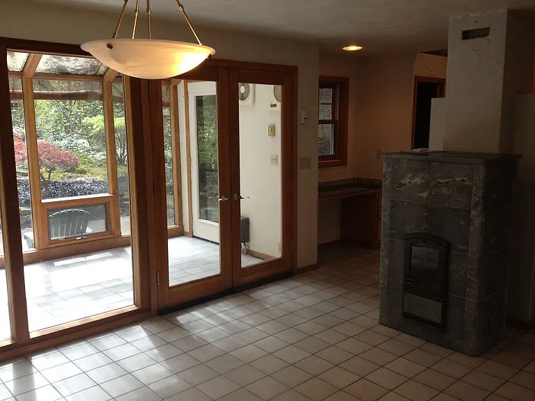 3056 Hendricks Hill Dr — Photo 3