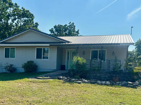 252 N Hickory St, Royalton, MN 56373