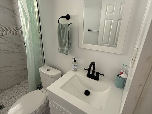 3rd image of 507 W Hilda St