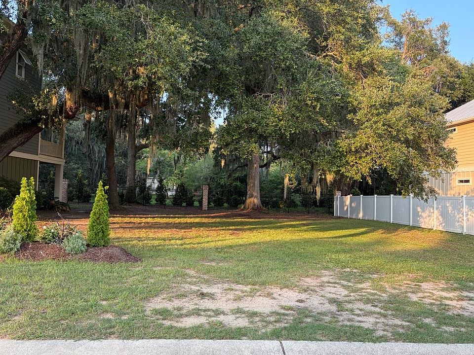 1st image of 13 Flaggpoint L Flaggpoint Ln.