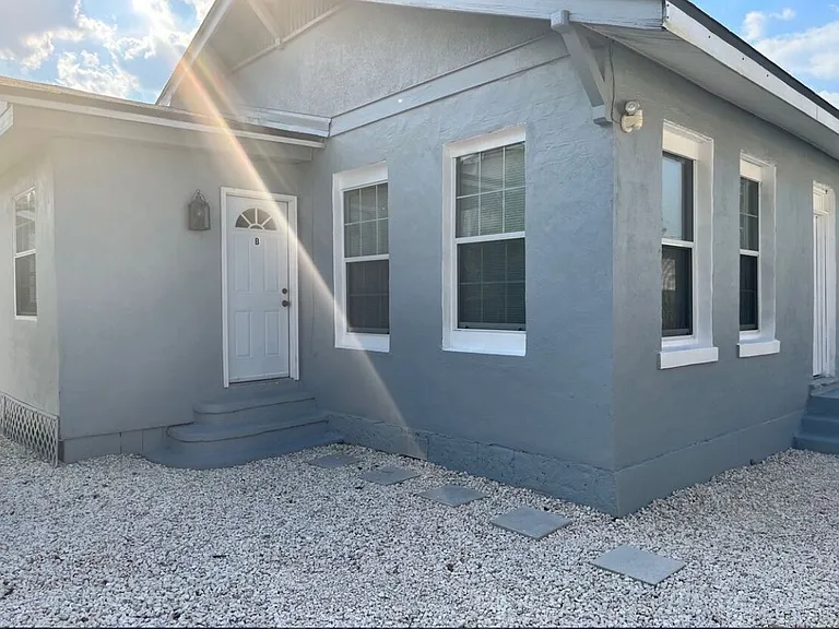 2404 W Fig St #B — Photo 4