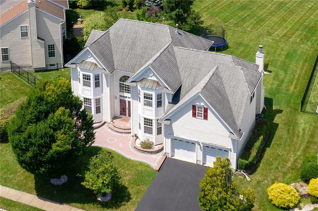 67 Monica Way photo 1