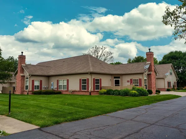 1064 Laurelwood Ln, Greenwood, IN 46142