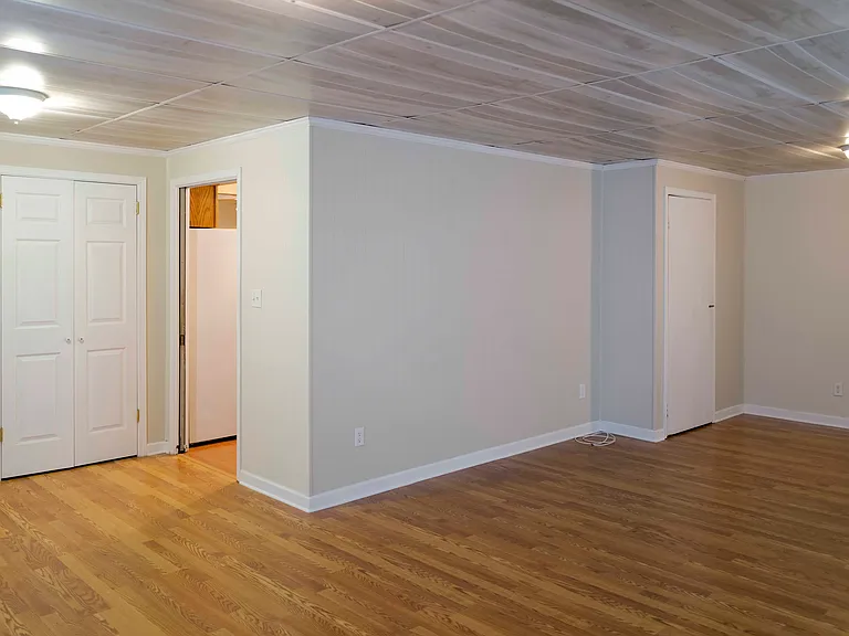8693 Arbutus Dr — Photo 10