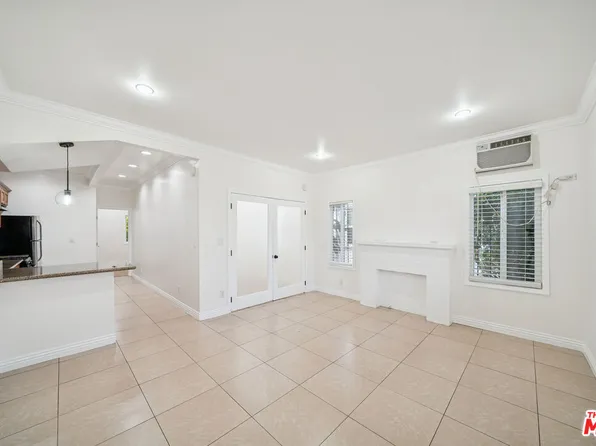 6680 De Longpre Ave, Los Angeles, CA 90028