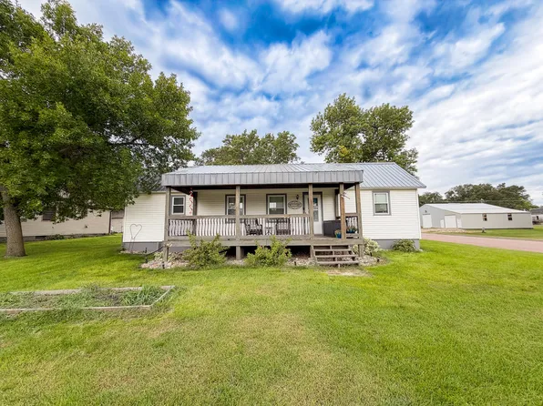 607 State Ave N, Wessington Springs, SD 57382