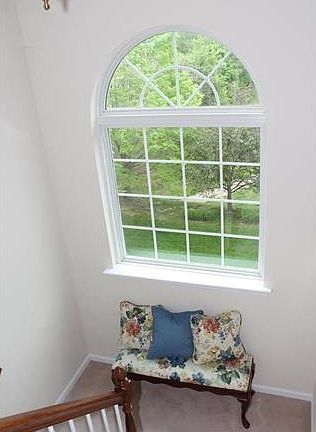 5th image of 422 Whitestone Farm Dr