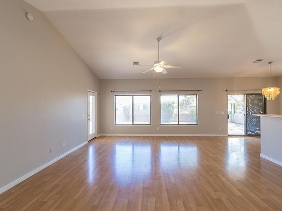 3rd image of 2625 E Sunland Ave