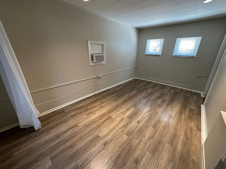 204 S Grand St — Photo 10