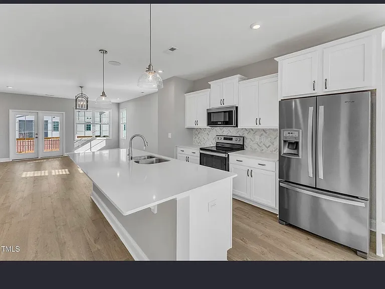 121 Gateway Townes Blvd — Photo 6
