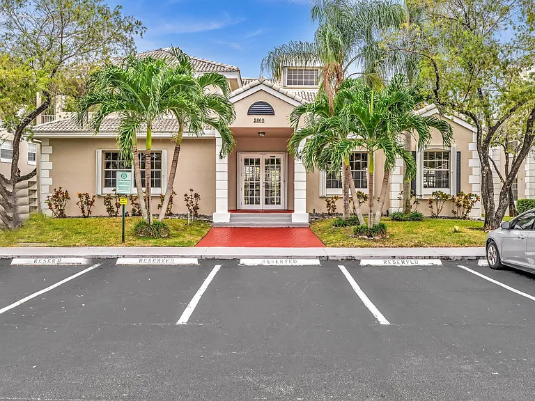2850 N Oakland Forest Dr #208 — Photo 31