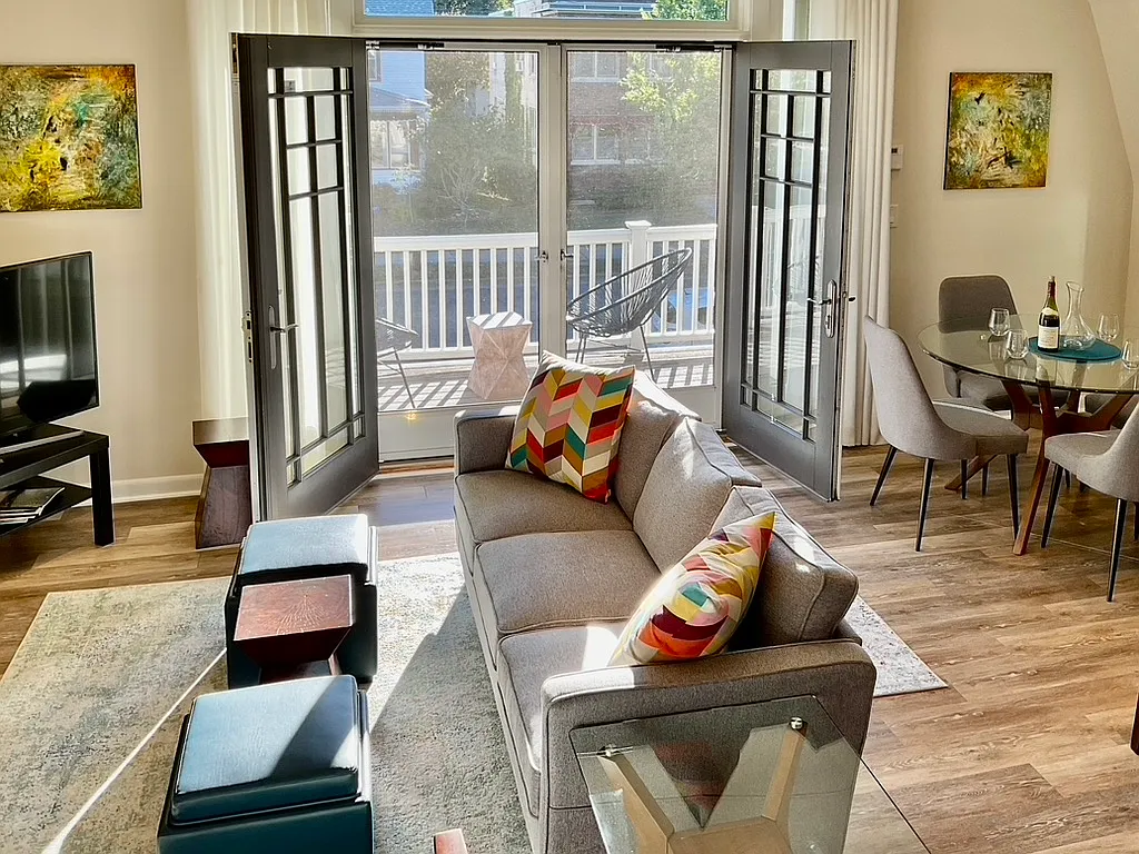 2 bed, 1100 sqft, $2,600 — Photo 3