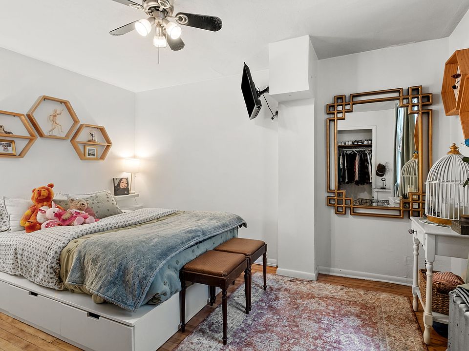 Spacious bedroom plus office