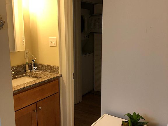 5th image of 3309 W Grace St APT 1