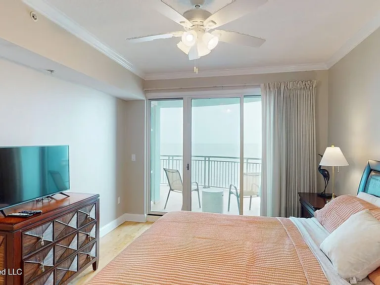 2228 Beach Dr #1002 — Photo 9