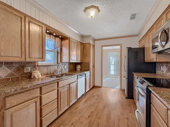 409 Holland Dr, Denison, TX 75020