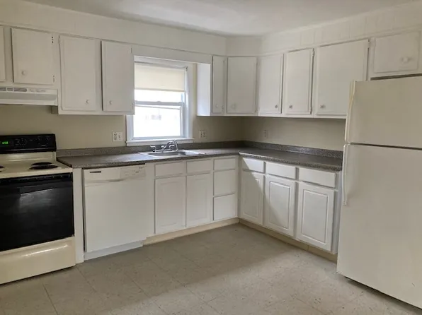 70 Lorchris St #14, Leominster, MA 01453