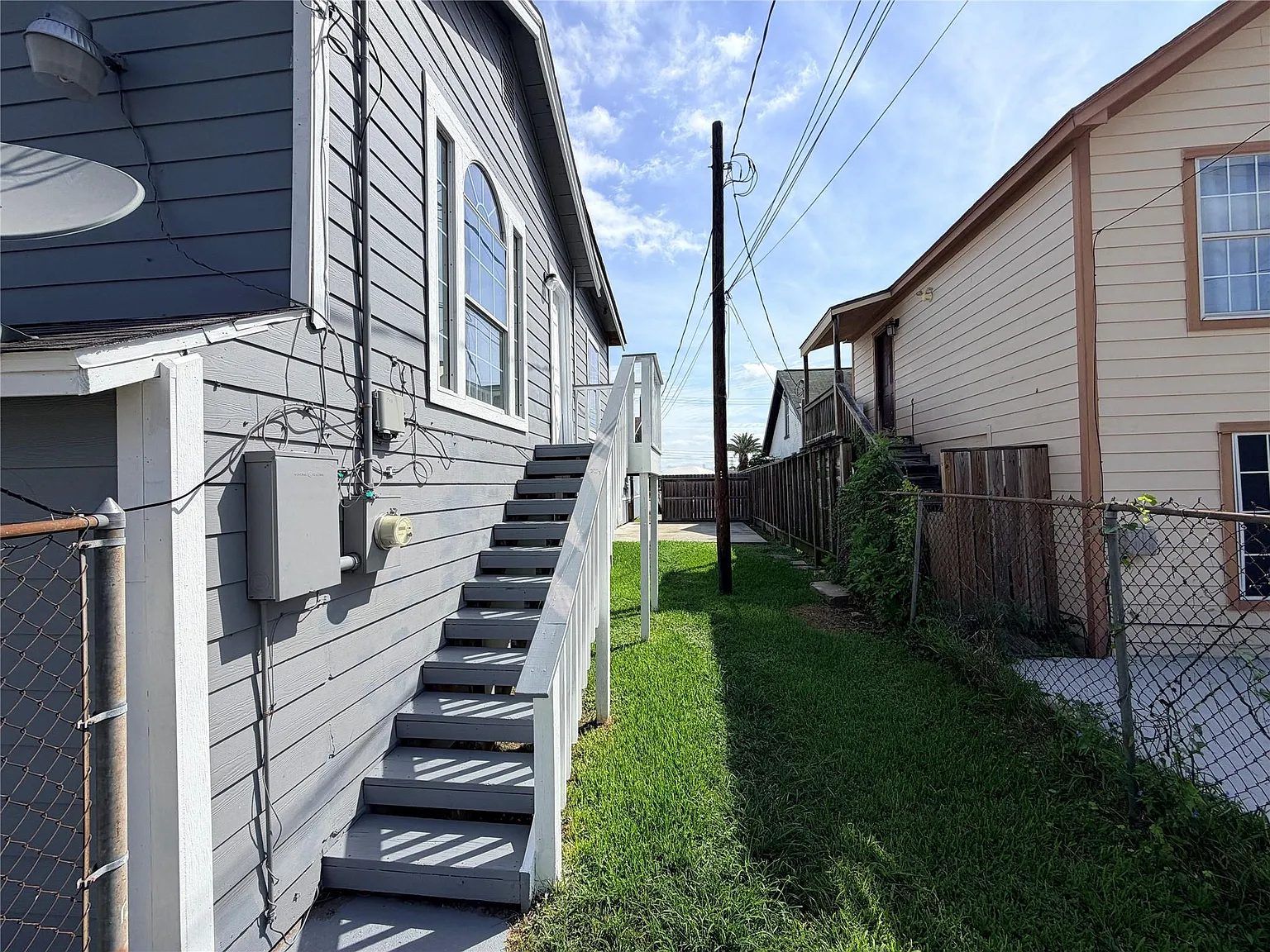 2 bed, 1.0 bath, 814 sqft, $995 — Photo 2