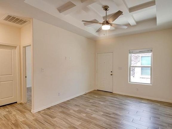 3rd image of 1012 W La Pointe Ave