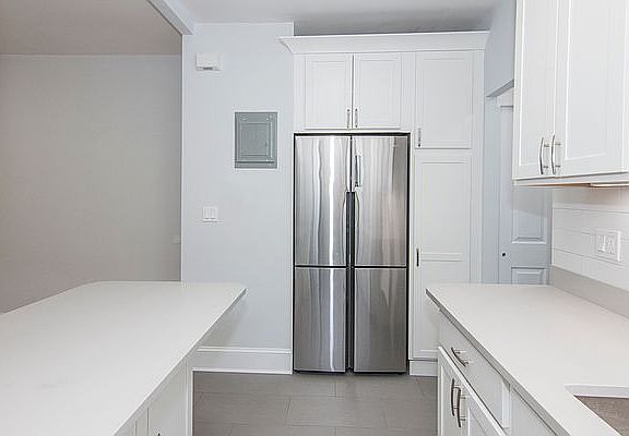 2nd image of 21-54 Crescent St #D8