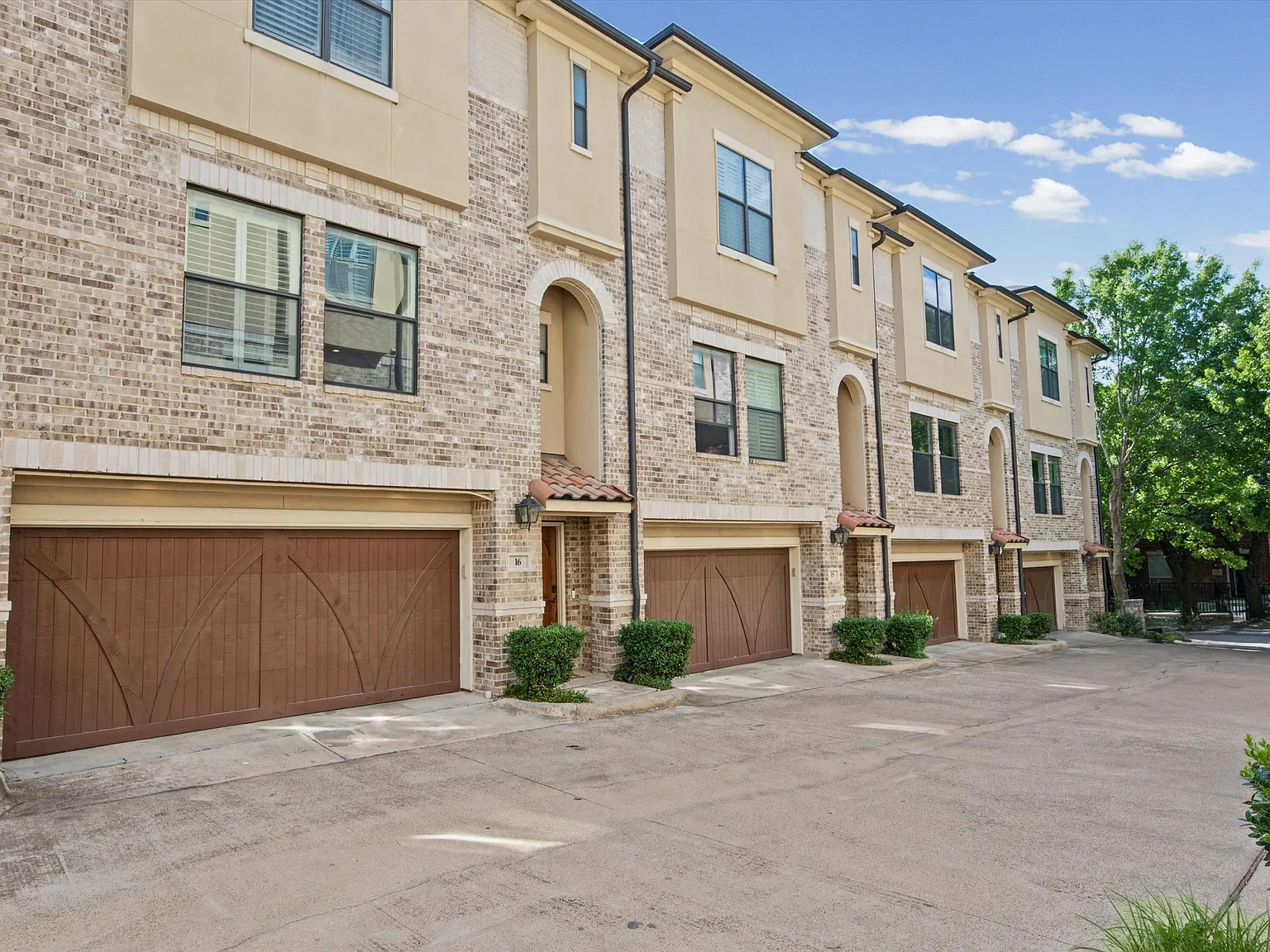 2 bed, 1437 sqft, $3,899 — Photo 4