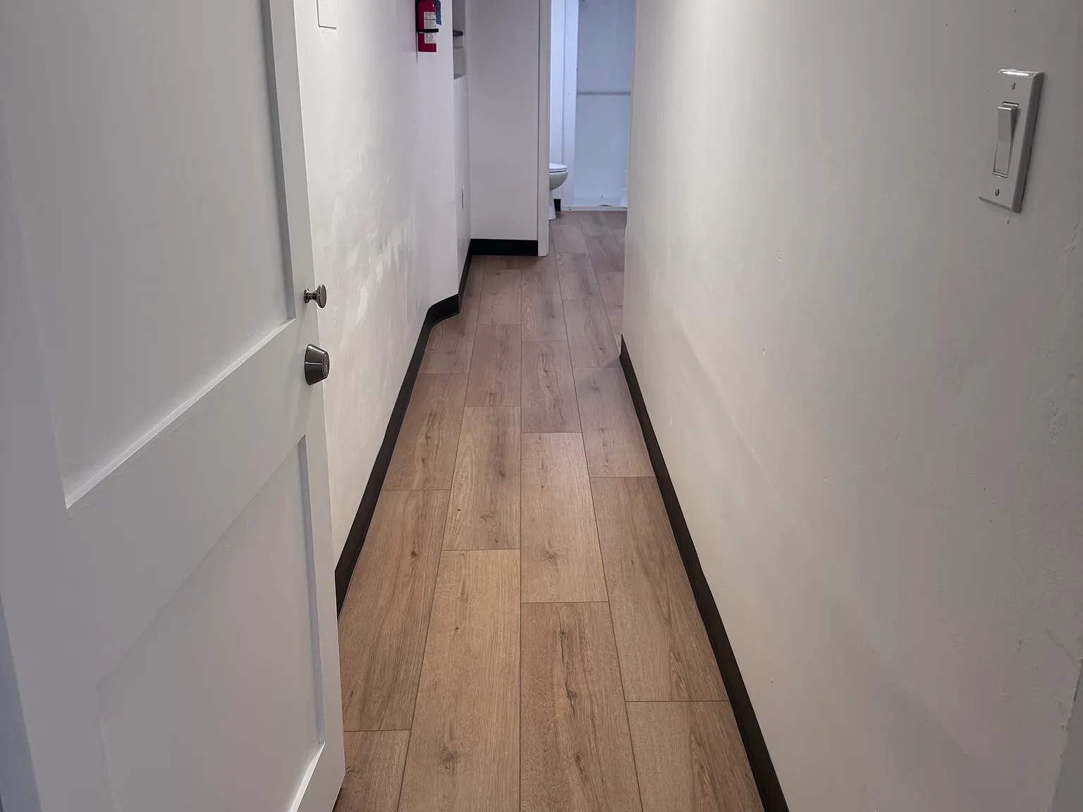 Studio, 300 sqft, $899 — Photo 2