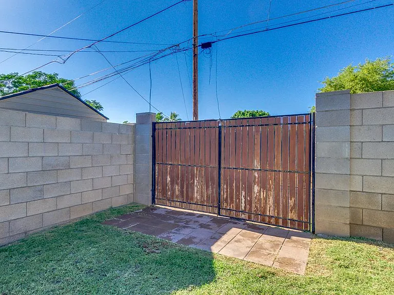 318 E Butler Dr — Photo 30
