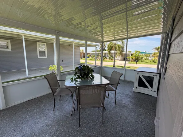 1A Parrot Pl, North Fort Myers, FL 33917