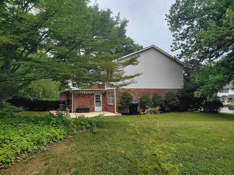 520 Merioneth Dr — Photo 5