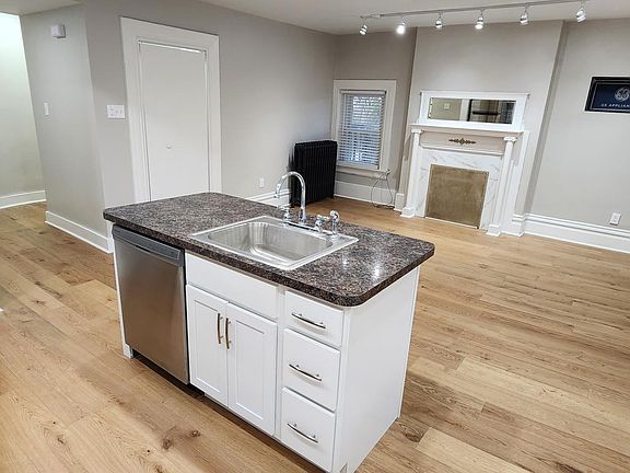 4th image of 240 S Graham St #10