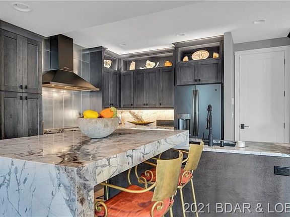 4th image of 30 Greystone Ct