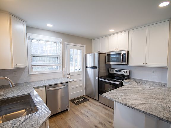4th image of 2226 Blair Blvd #4
