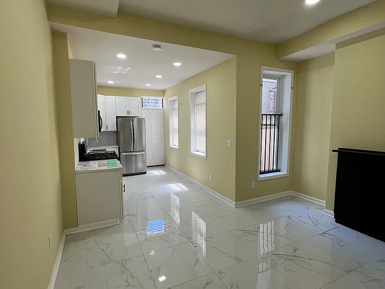 1725 Druid Hill Ave — Photo 5