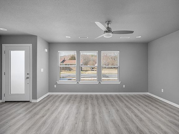 3rd image of 3037 W Sandra St
