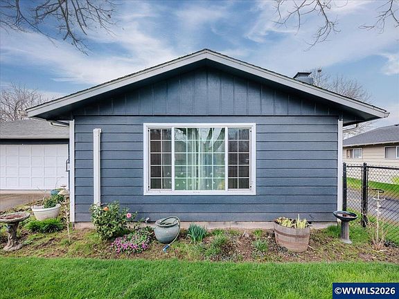 3rd image of 889 45th Ave NE