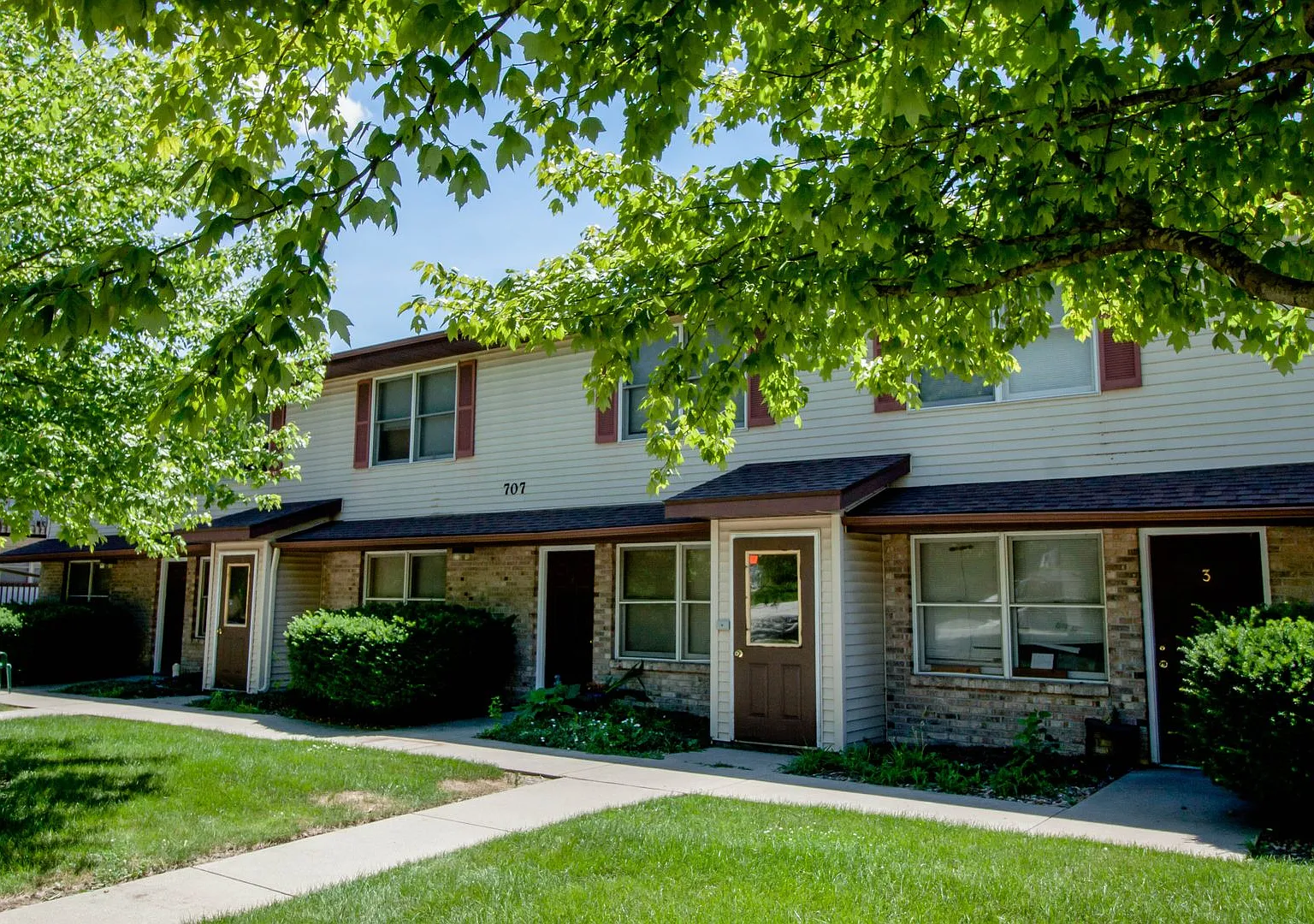 707 S. Golfcrest — Photo 1