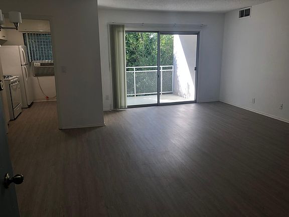 2nd image of 501 N Rossmore Ave #108
