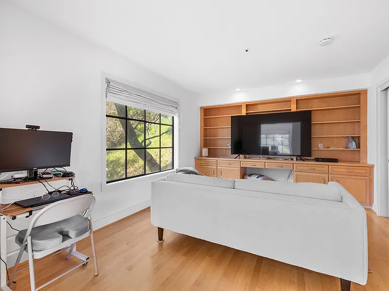 985 W California Ave — Photo 14