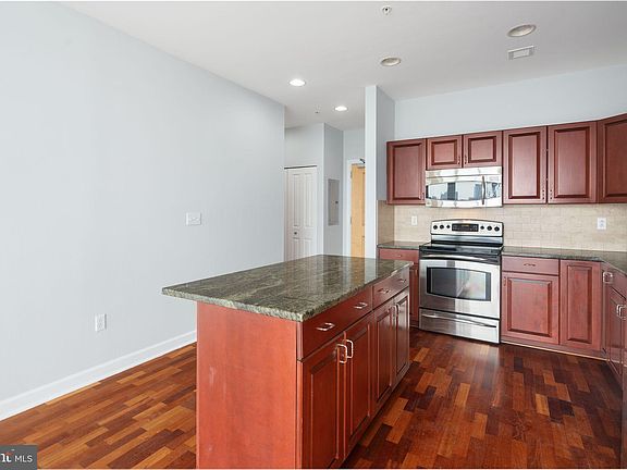 3rd image of 901 N Penn St Unit F1203