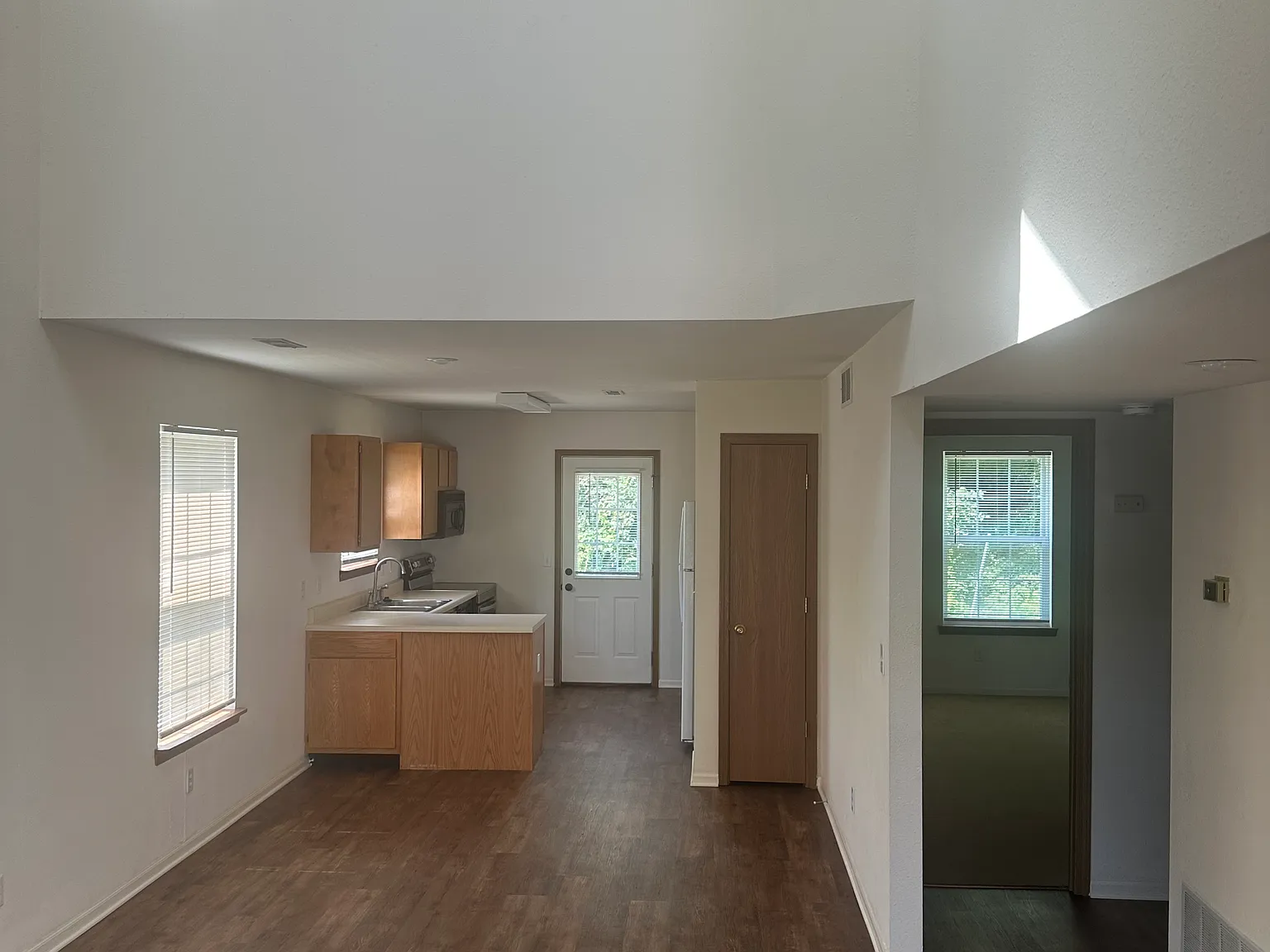 2 bed, 1288 sqft, $1,200 — Photo 2